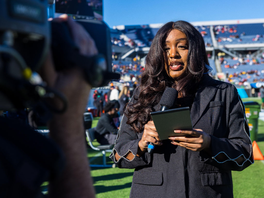 Thai Floyd Sideline Reporting