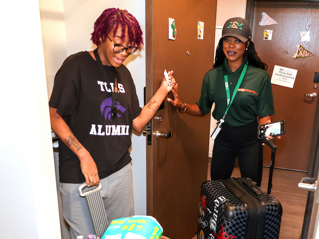President Marva Johnson and student during Move-In Week