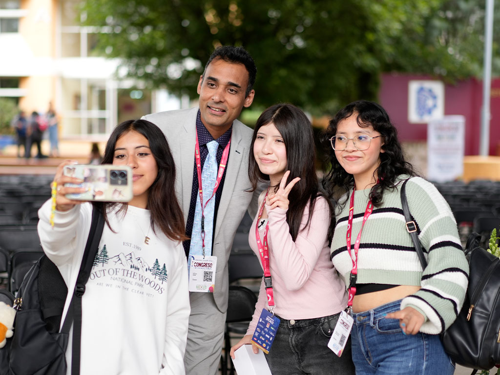 Nexus 2026 participants capture a moment together during the 2026 EnergyWaterFoodClimateNexus International Summit in Ciudad Hidalgo, Michoacán, Mexico. The international gathering brought students, researchers and educators together to exchange ideas, build connections and engage across cultures.