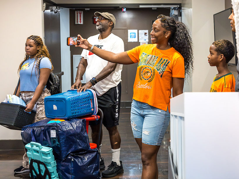 Students and parents waiting for the elevator during move-in week