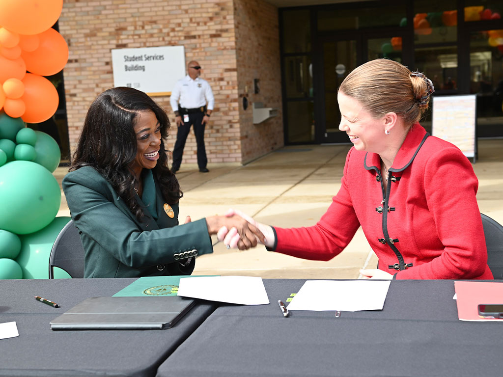 Florida Agricultural and Mechanical University President Marva B. Johnson, J.D., and Valencia College President Kathleen Plinske, Ed.D., sign a new articulation agreement ensuring Valencia students to earn bachelor’s degrees at FAMU.