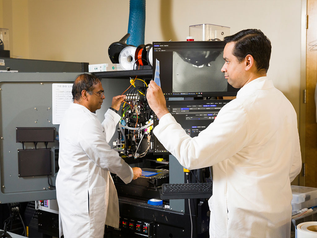 Professor Ramakrishnan and Professor Ali in the Lab