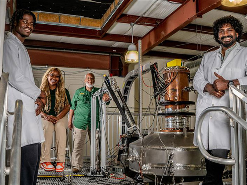 The Center for Plasma Science and Technology (CePaST) 