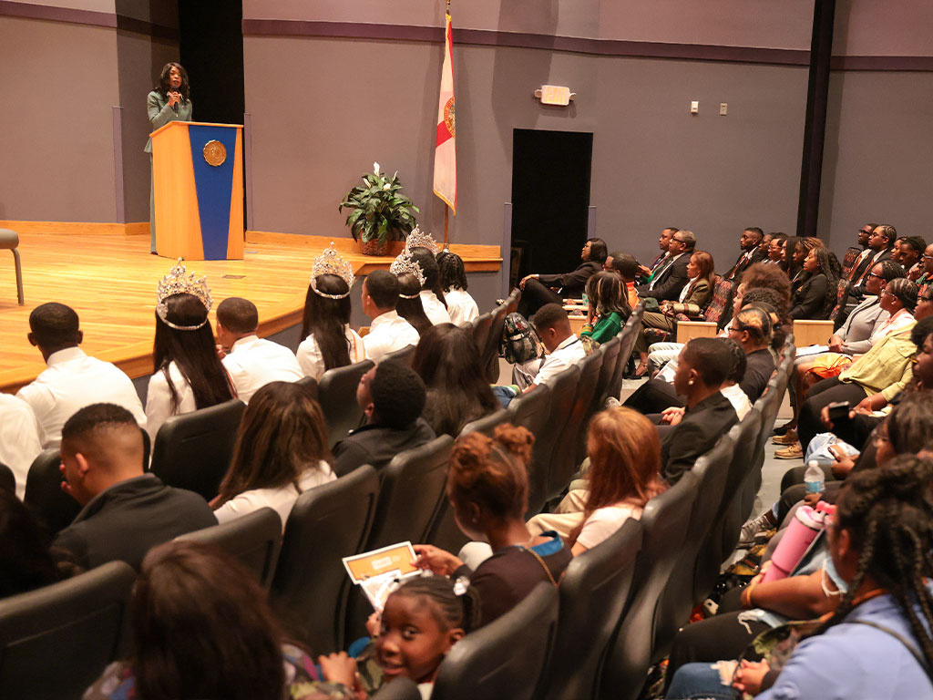 President Johnson speaks to future Rattlers at St. Petersberg College