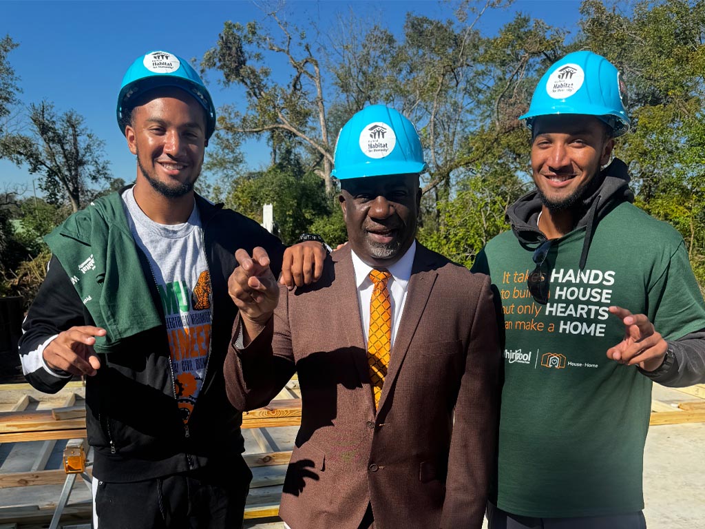 Twin brothers pose for picture on site with interim president 